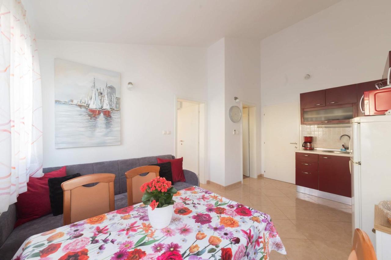 Apartmani Lenka Ugljan Exterior photo